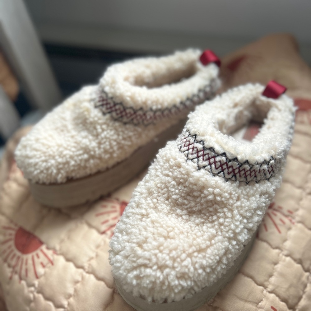 Ugg Women’s Tasman Braid Platform Slipper